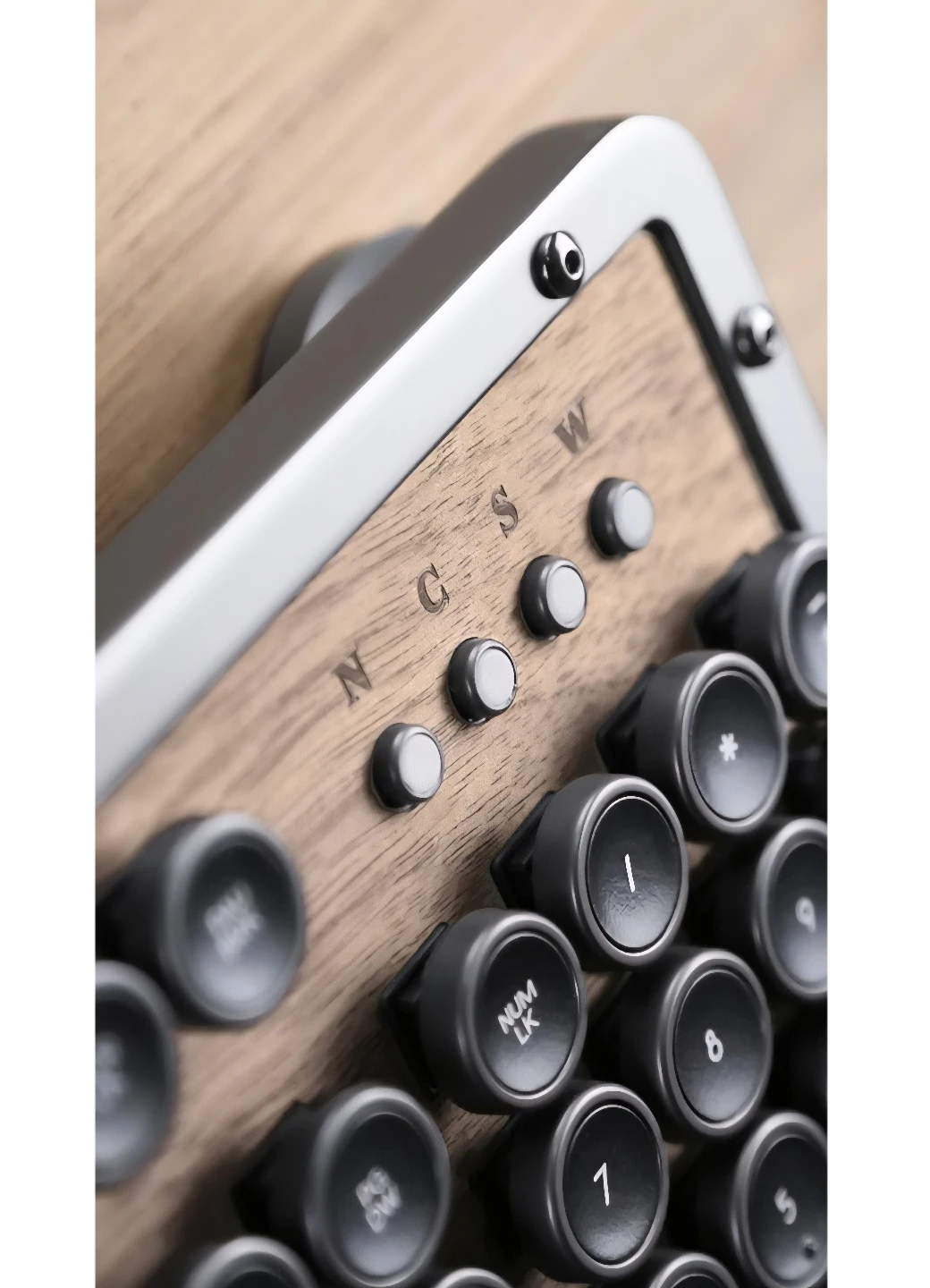 Azio Retro Classic Bluetooth Elwood Mechanical Keyboard - photo 4