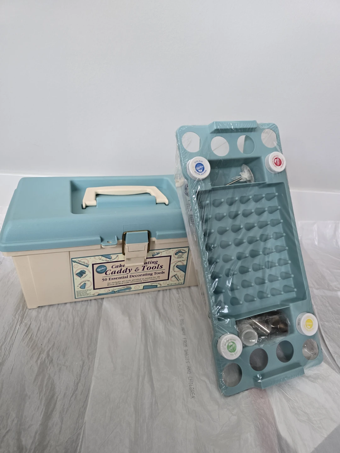 Wilton Cake Caddy & Tools Set - 50 Essential Decorating Tools