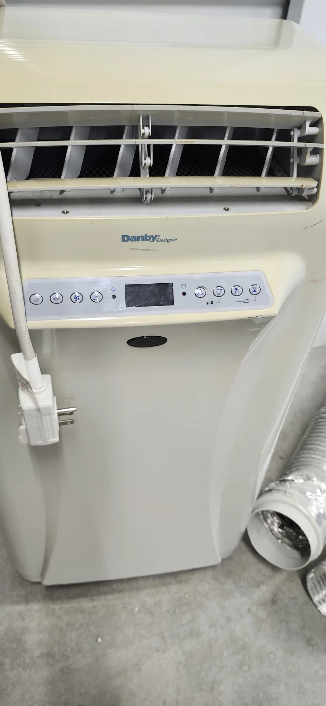 12000 BTU danby portable AC with hose and remote control - photo 2