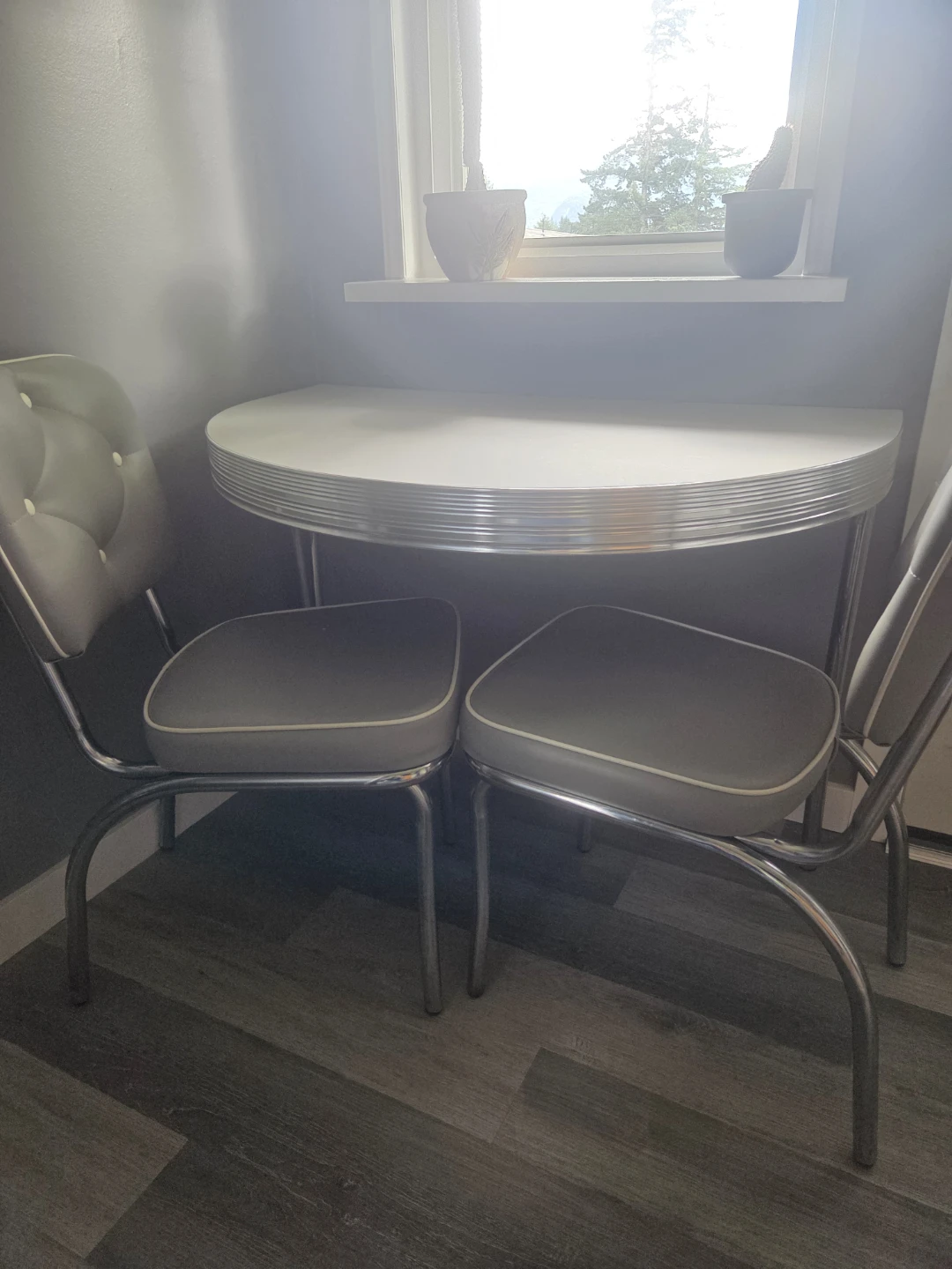 Retro Dinette Set with 2 Chairs