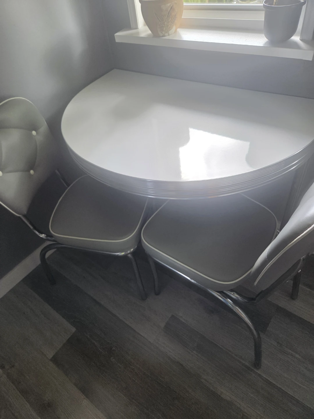 Retro Dinette Set with 2 Chairs - photo 2