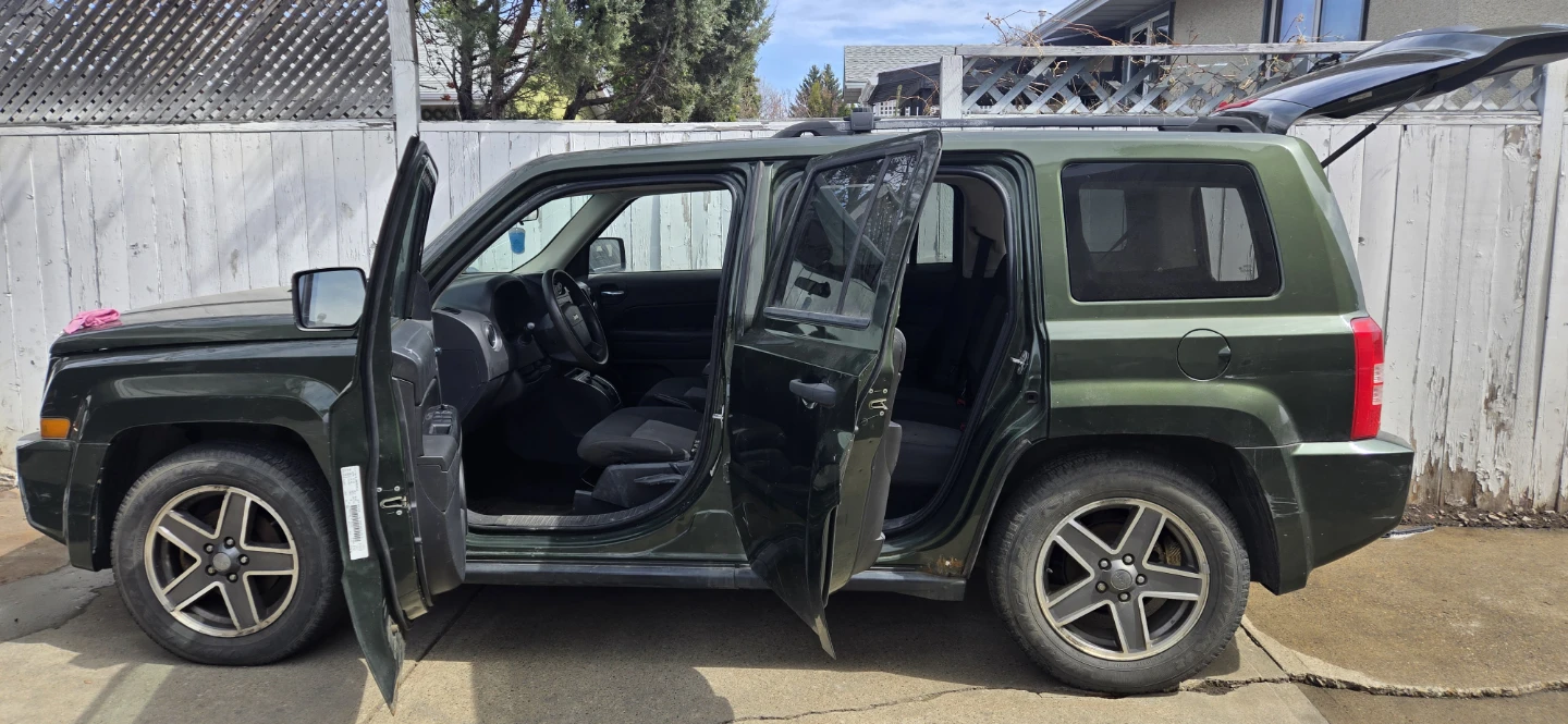 Used Jeep Patriot Green SUV - photo 4