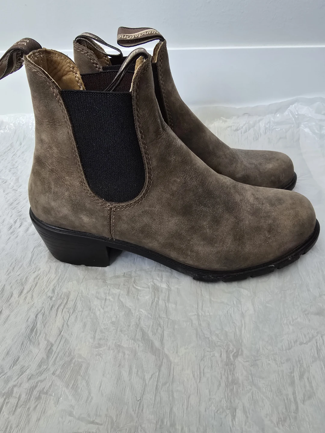 Blundstone Suede Chelsea Boots