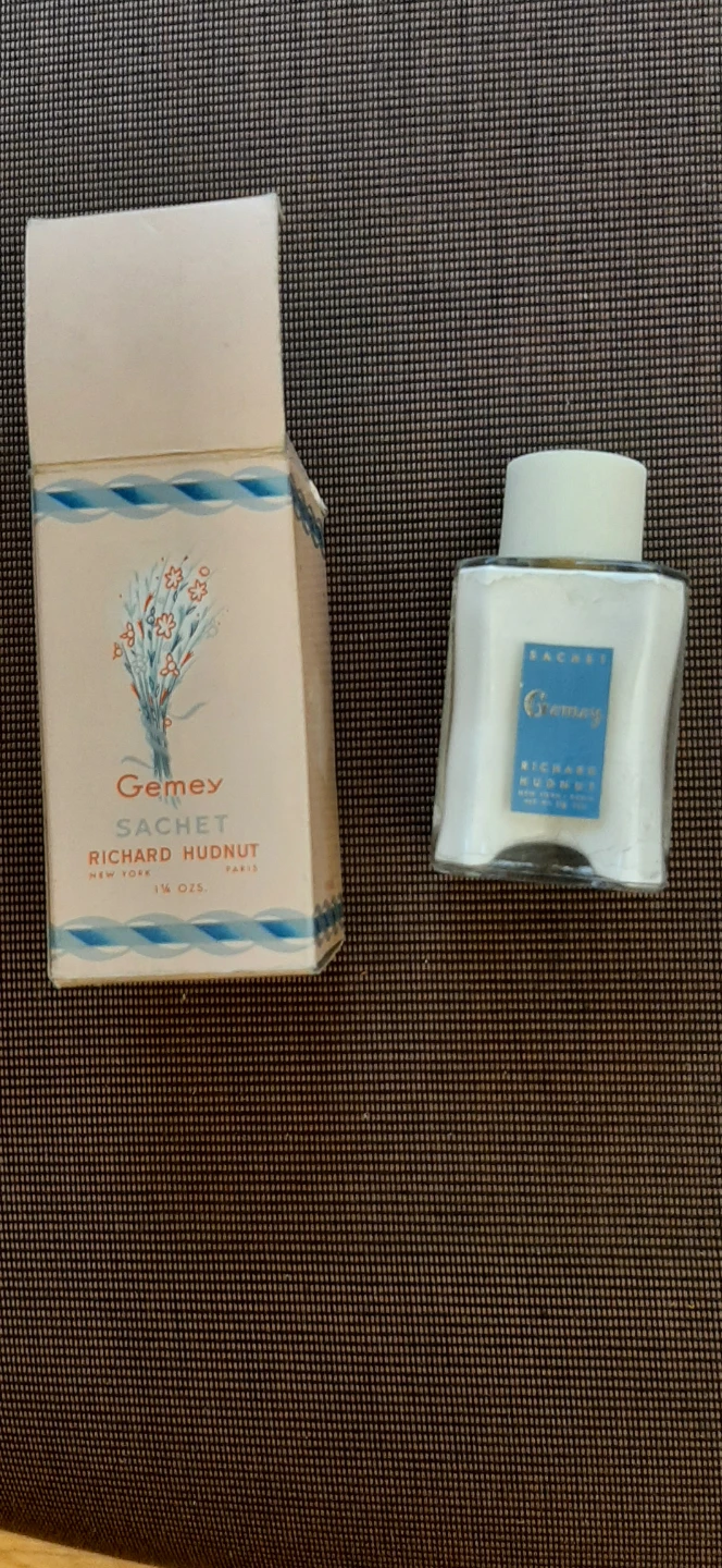 Vintage Gemey Sachet by Richard Hudnut.⁷