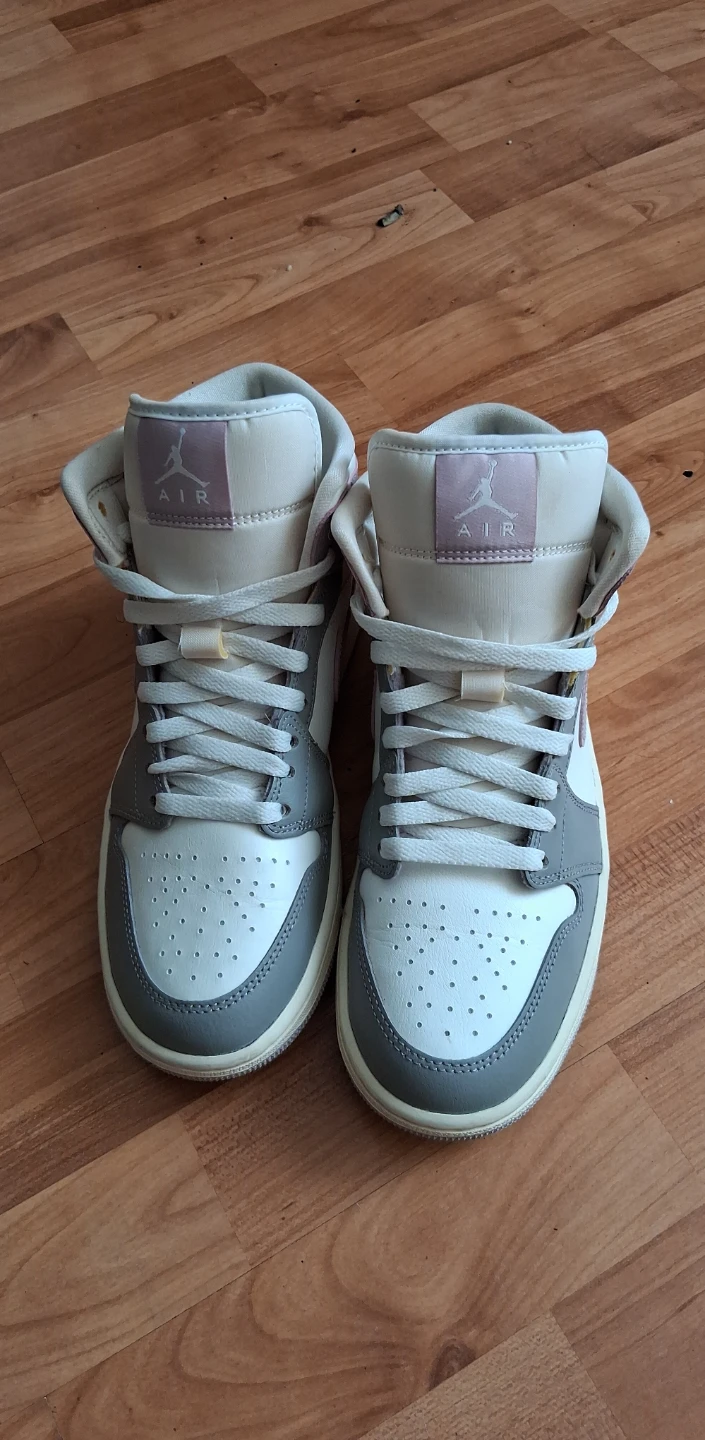 Air Jordan 1 Mid SE Women's Shoes