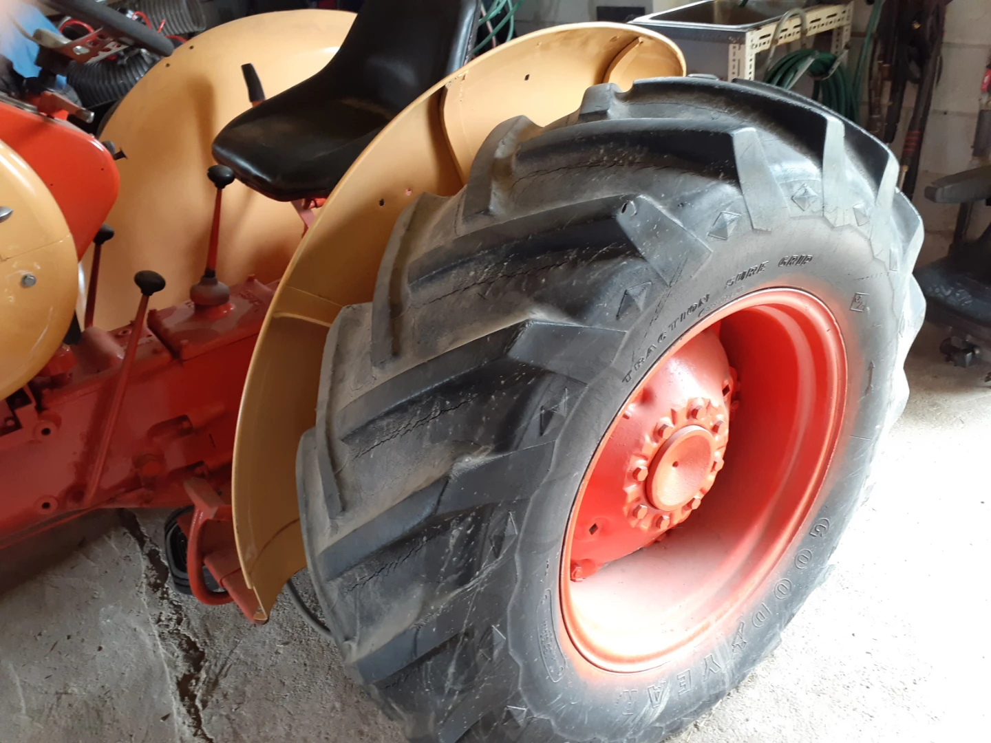 Case Tractor 37hp - photo 4