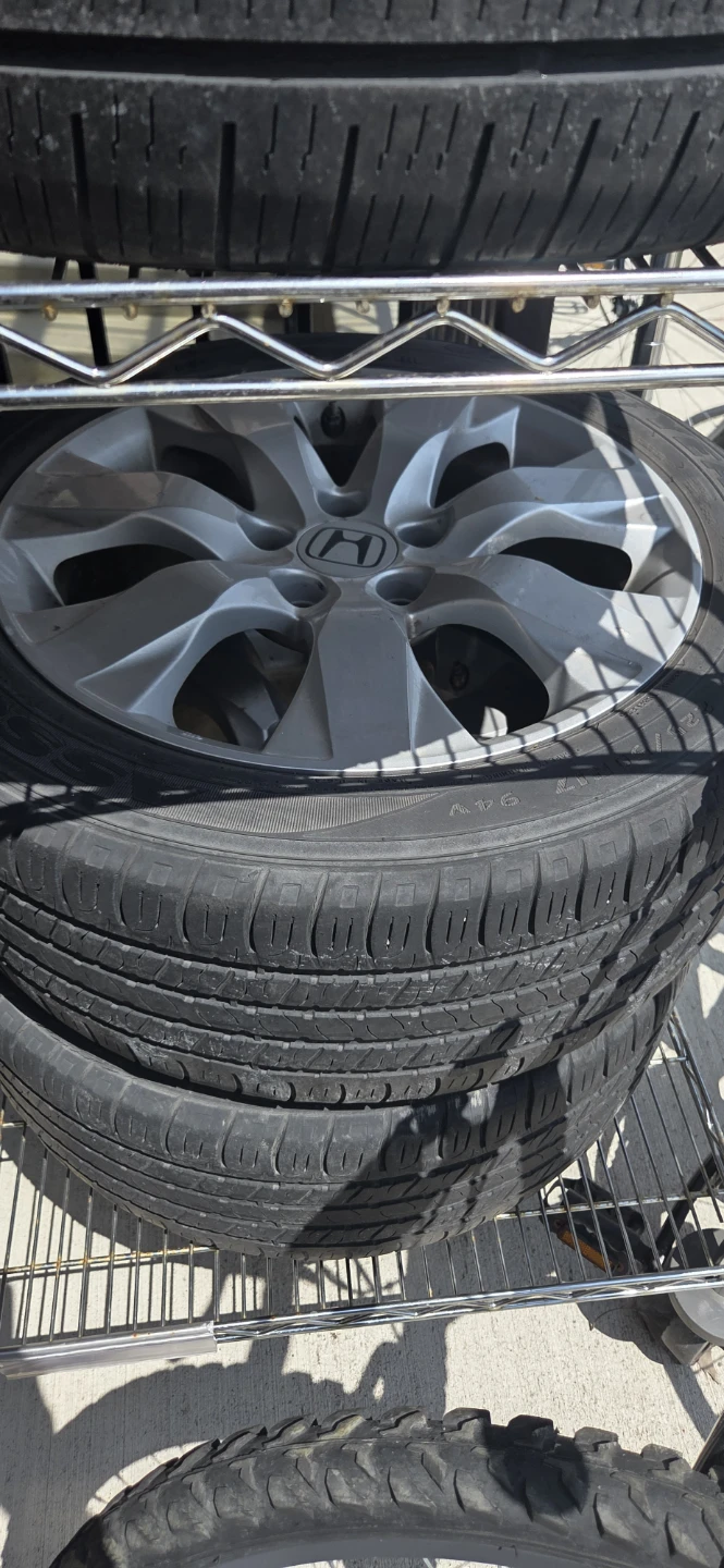 225 50 R17 Honda Alloy Wheel with tires