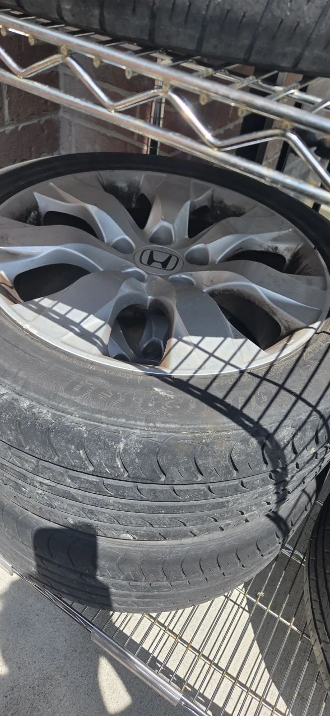225 50 R17 Honda Alloy Wheel with tires - photo 2