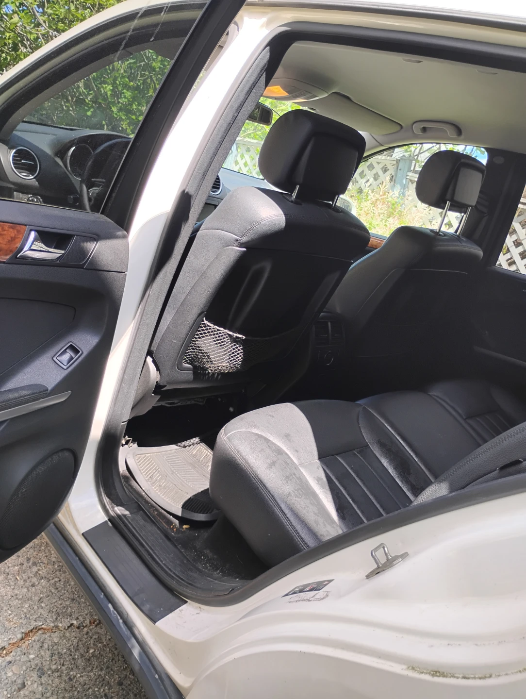 White Mercedes-Benz ML350 SUV - photo 4