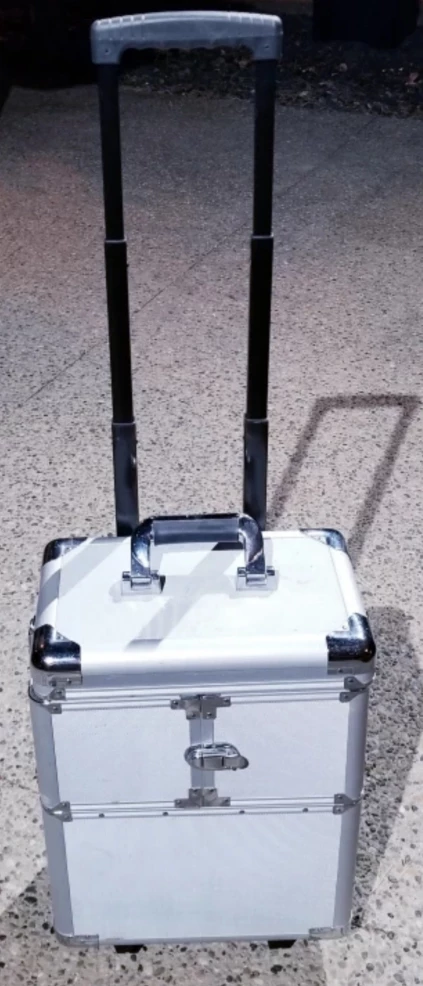 SILVER ROLLING MAKEUP TRAIN CASE WITH TELESCOPIC HANDLE!! - photo 3