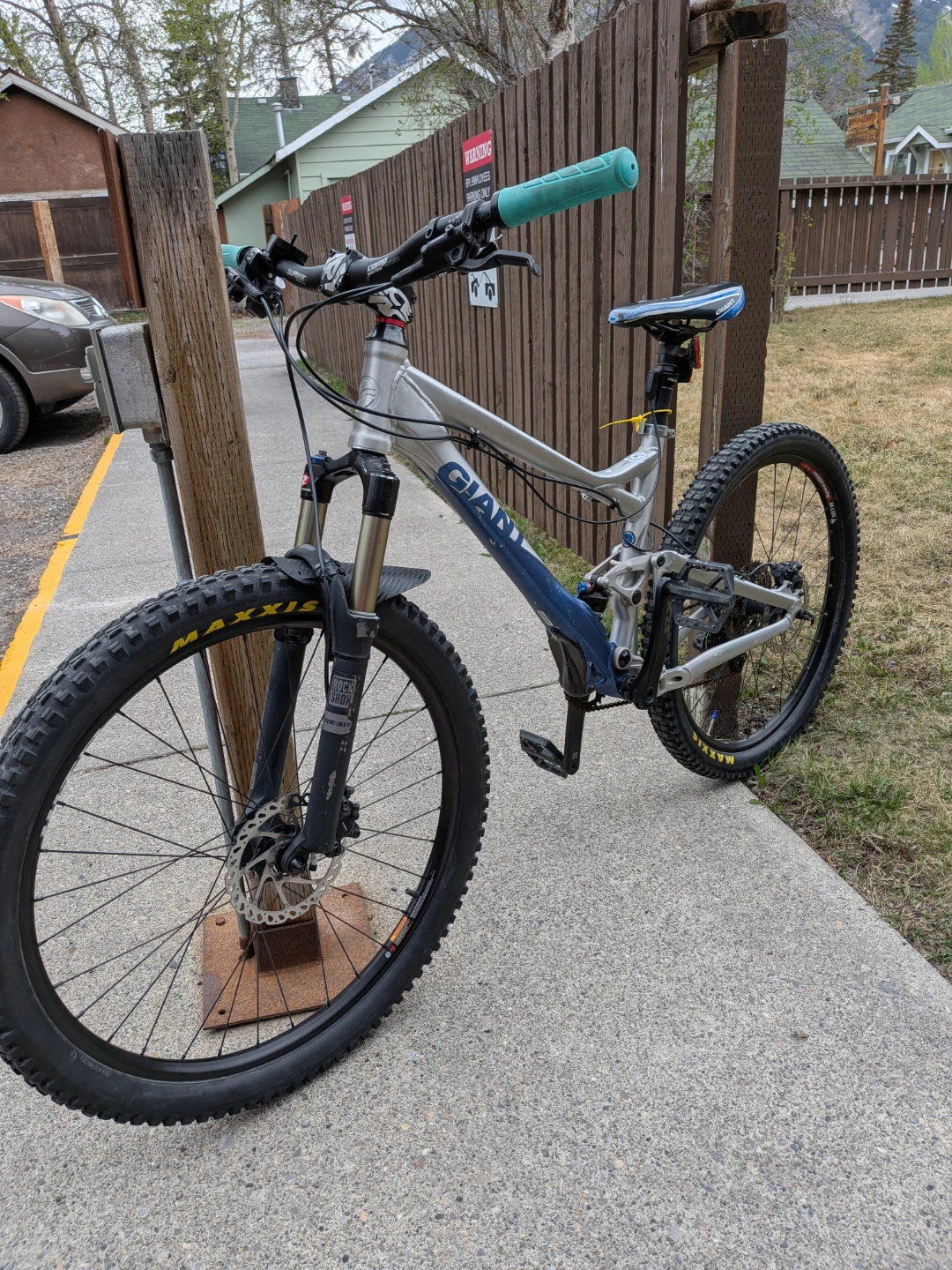 Giant Full Suspension Mountain Bike
