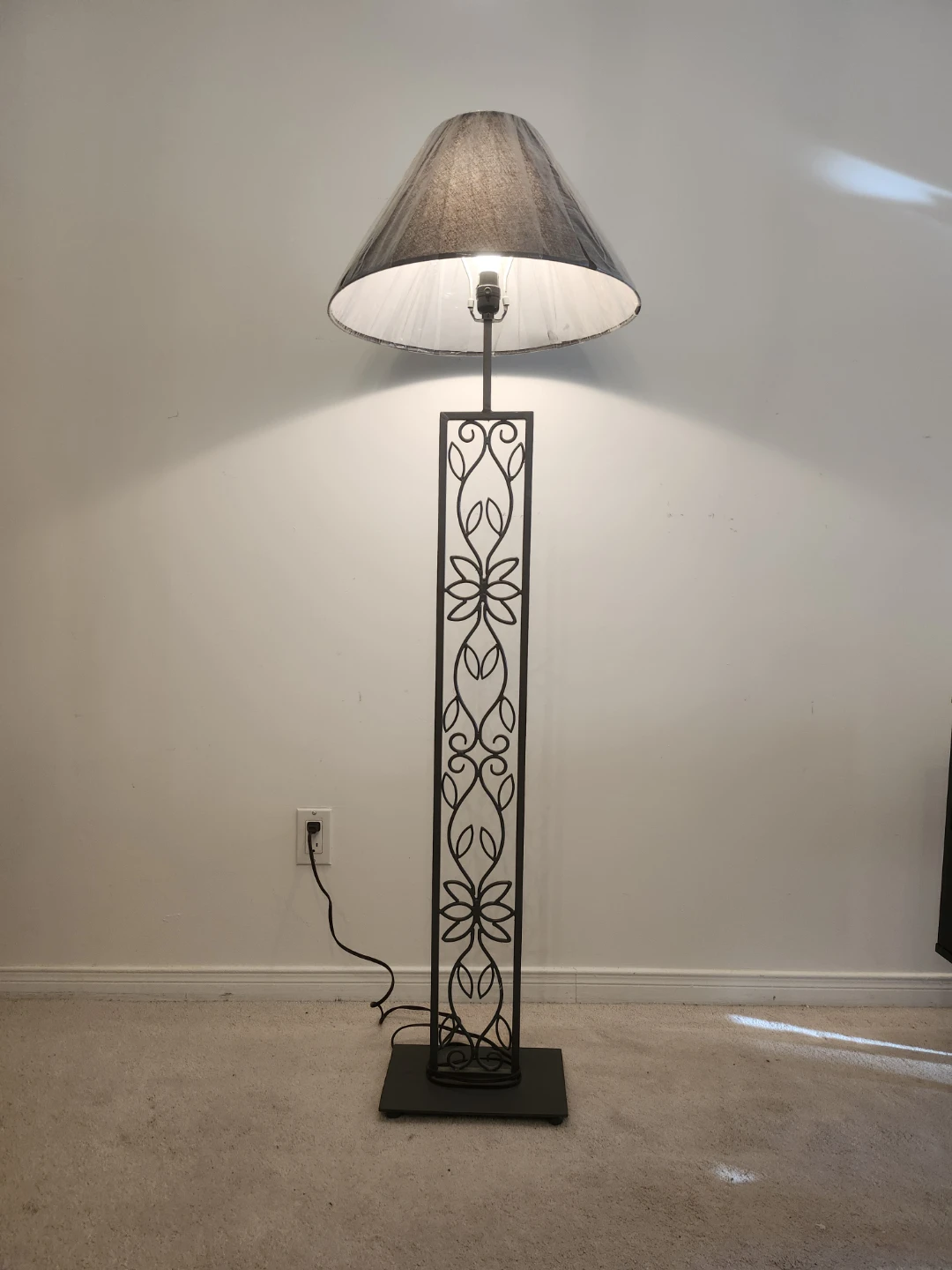 Black Metal Floor Lamp with Decorative Column - photo 3