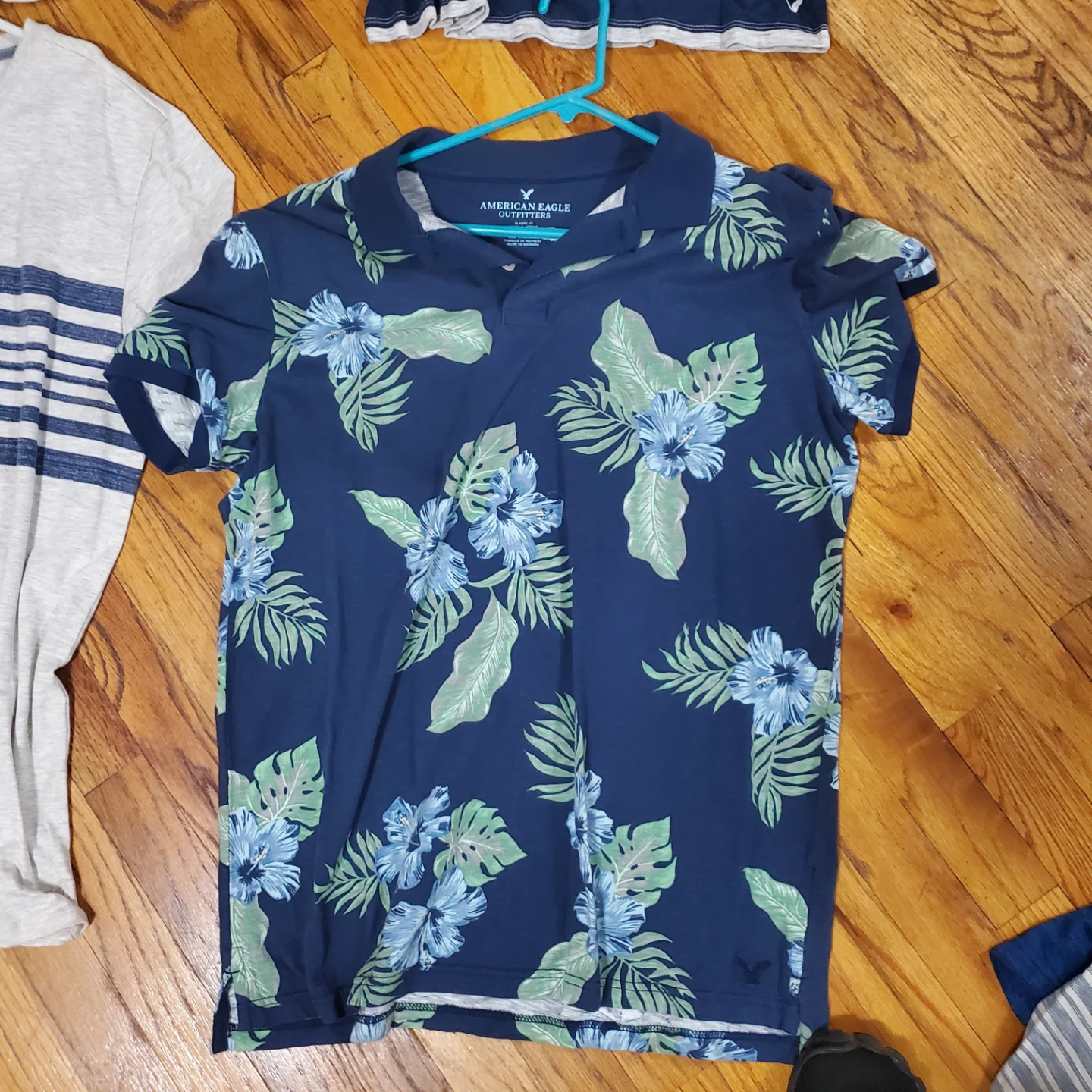 NEW American eagle Shirts in Large for $20 each for all $480 - photo 2