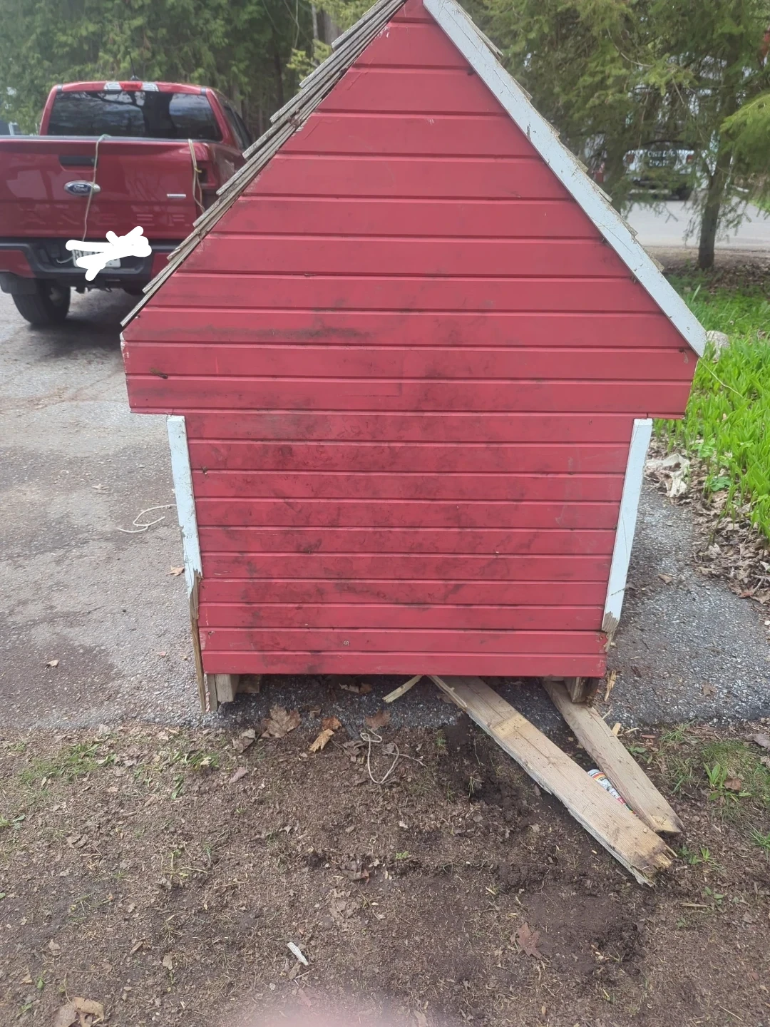 Red Wooden Dog House - photo 2