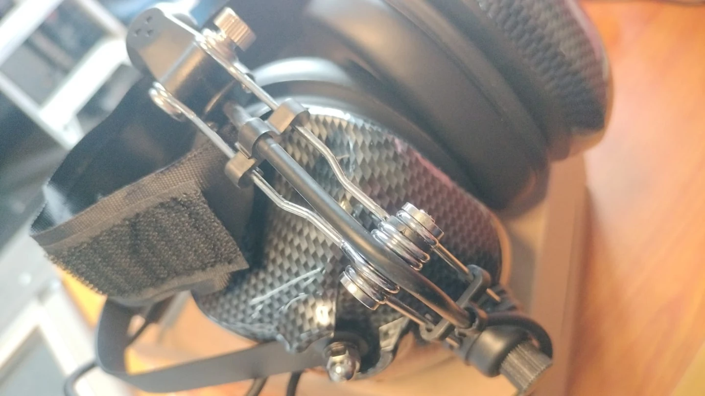 TEV Carbon Fibre Noise Cancelling Headphones - photo 3