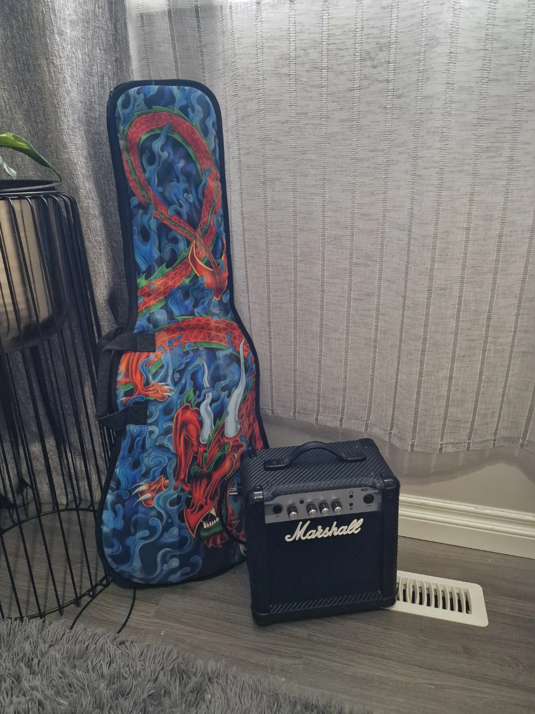 Marshall Guitar Amplifier and Electric Guitar with Case - photo 2