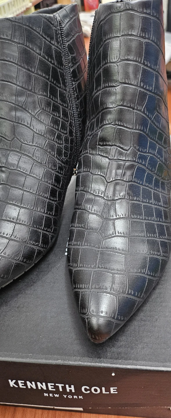 Kenneth Cole Black Croc Embossed Ankle Boots 7.5 - photo 2