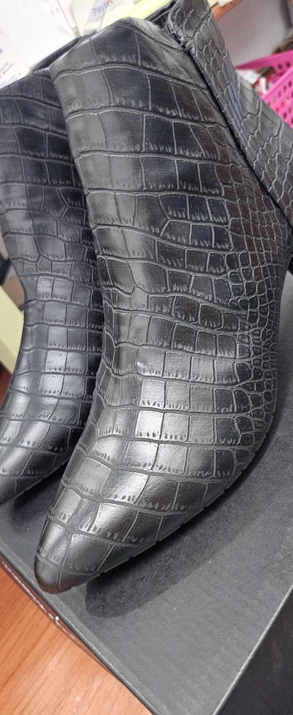 Kenneth Cole Black Croc Embossed Ankle Boots 7.5 - photo 4