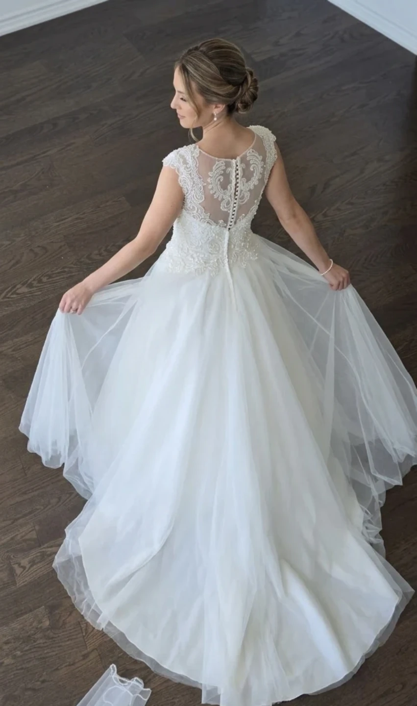 Brand New Wedding Dress (Size 6, altered to 4-6) – Never Worn!