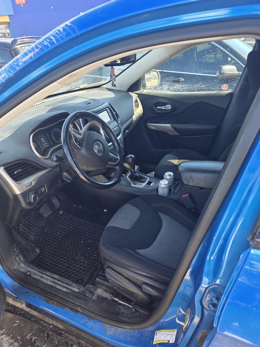 Blue Jeep Cherokee