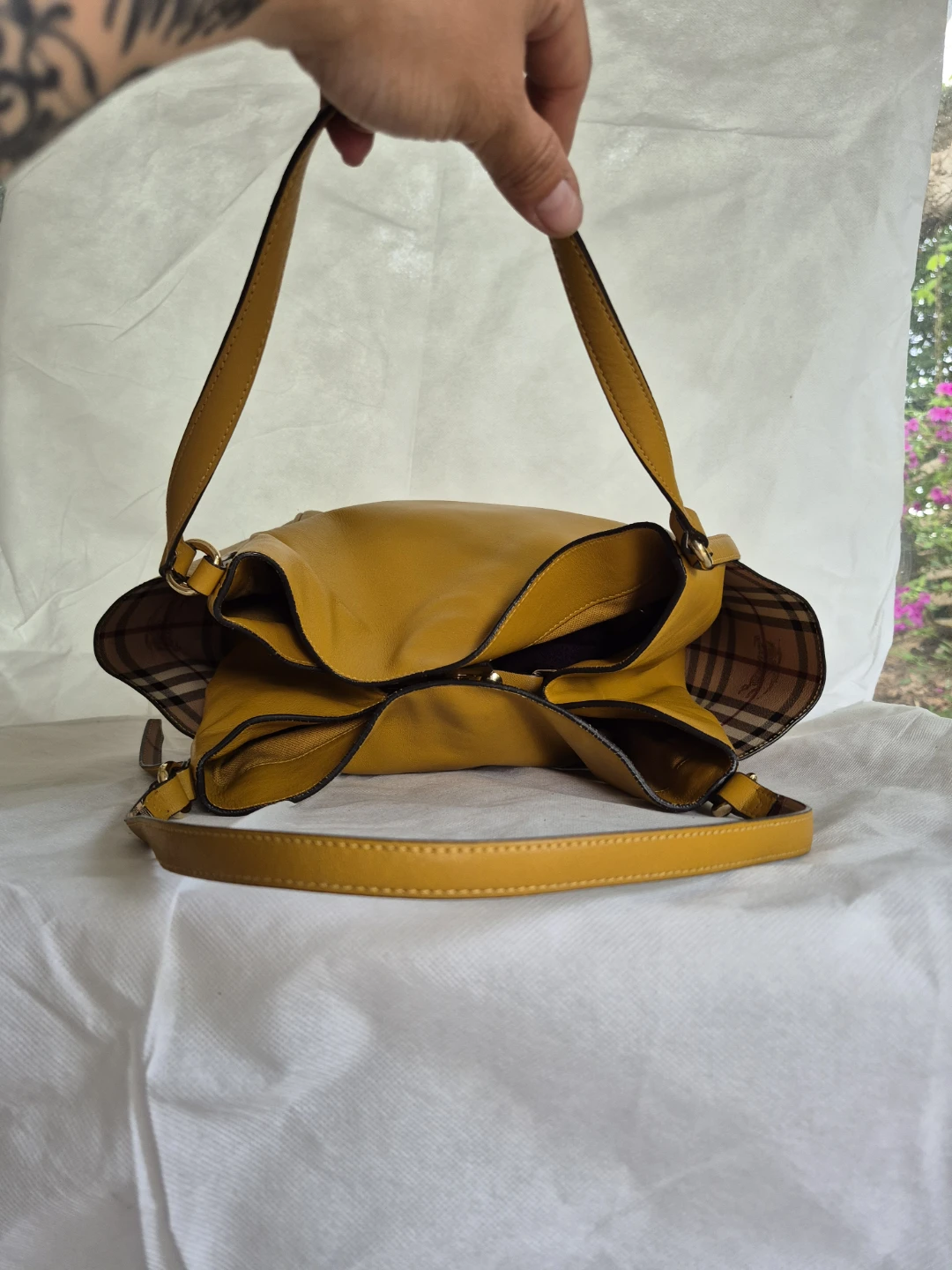 Burberry Yellow Canterbury calfskin Leather Hobo Shoulder Bag - photo 4
