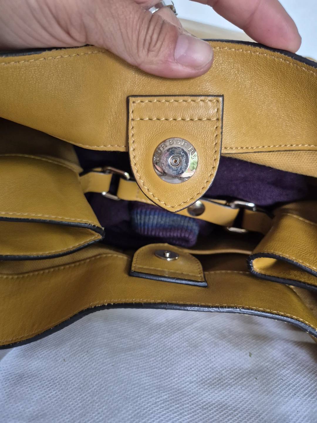 Burberry Yellow Canterbury calfskin Leather Hobo Shoulder Bag - photo 5
