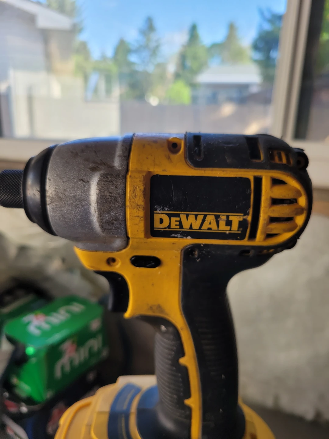 DeWalt DC825 1/4" Cordless Impact Driver - photo 3