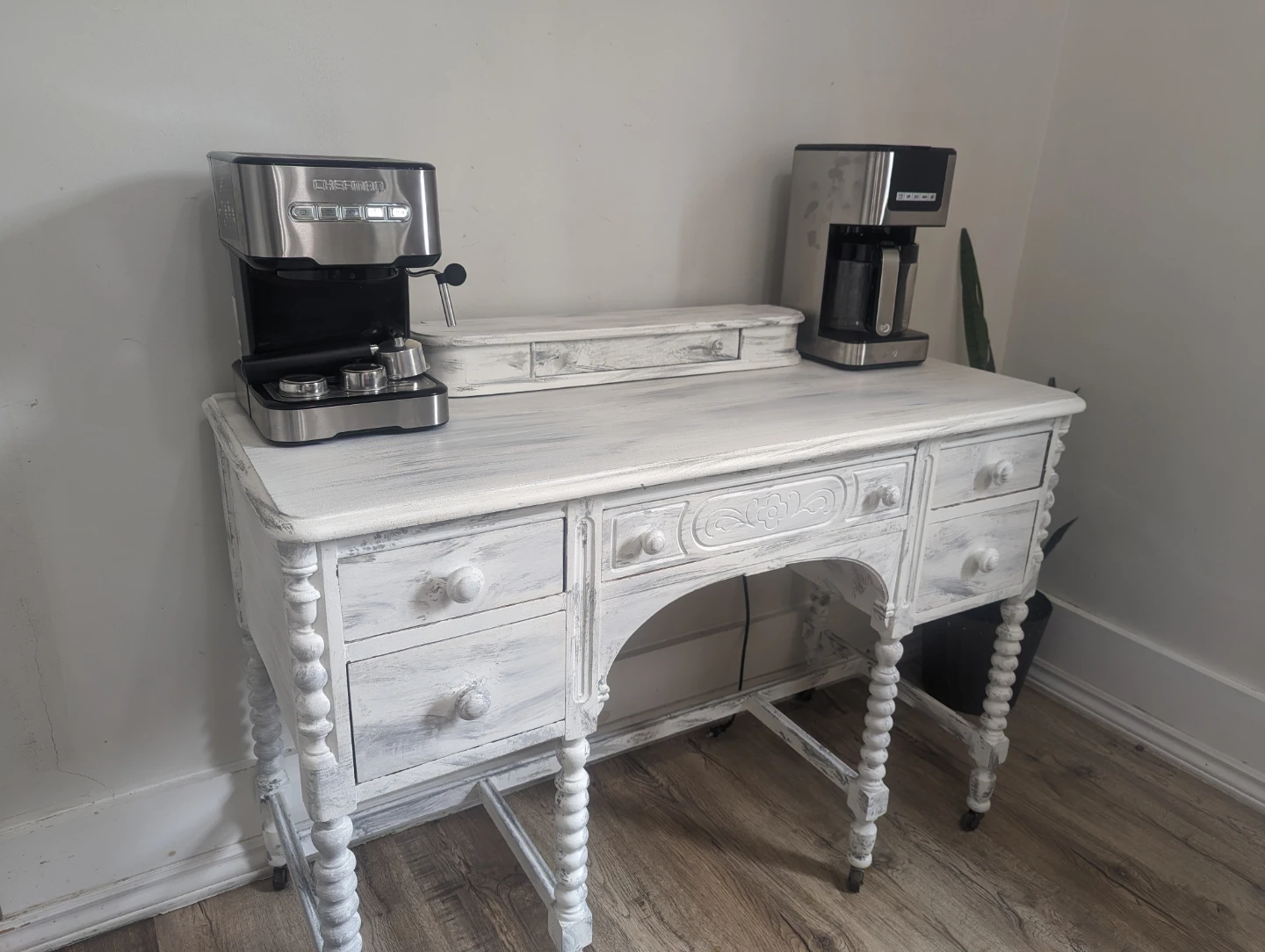 White Vintage Vanity Desk