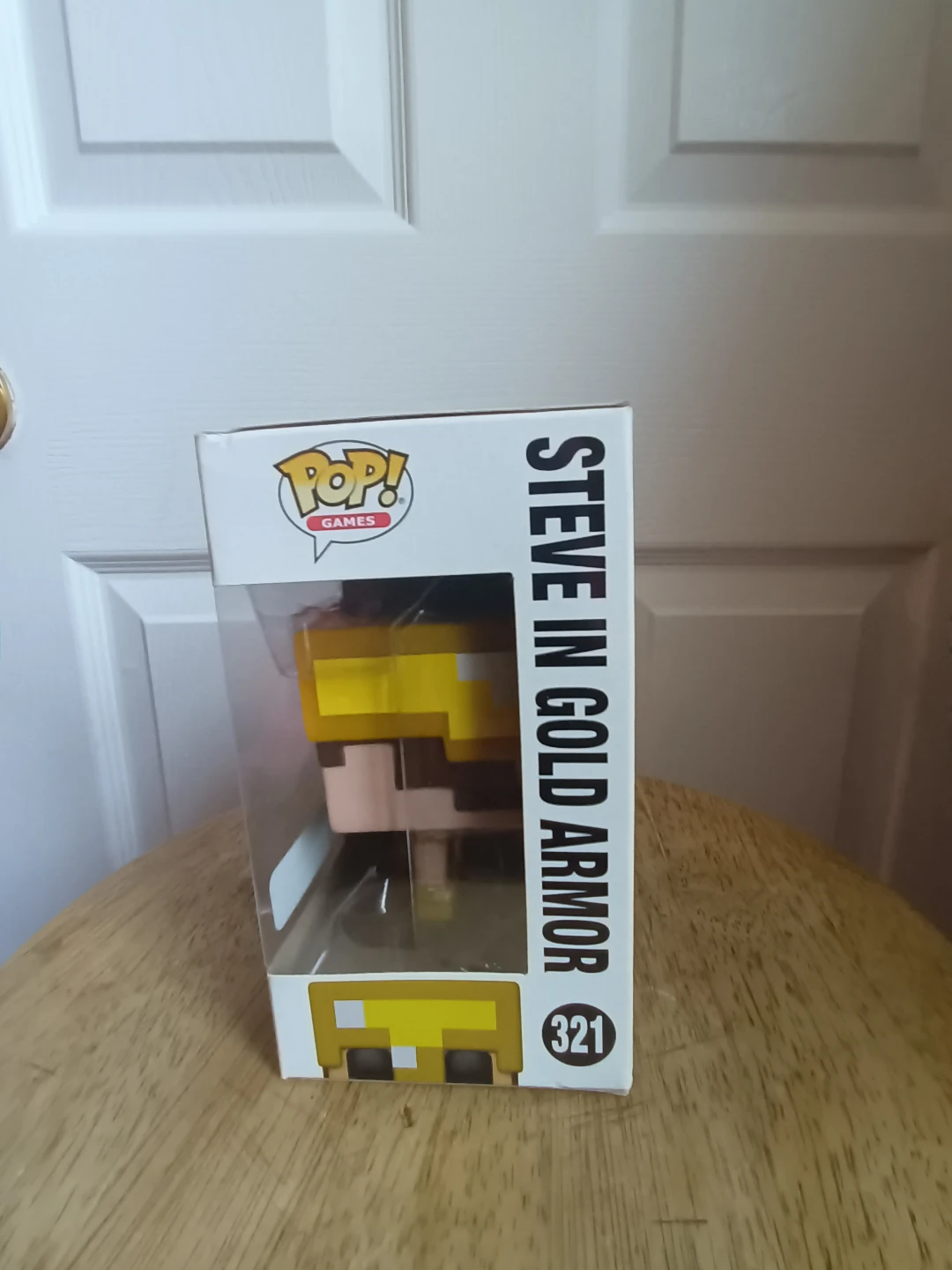 Funko Pop! Minecraft Steve in Gold Armor Vinyl Figure #321 - photo 2