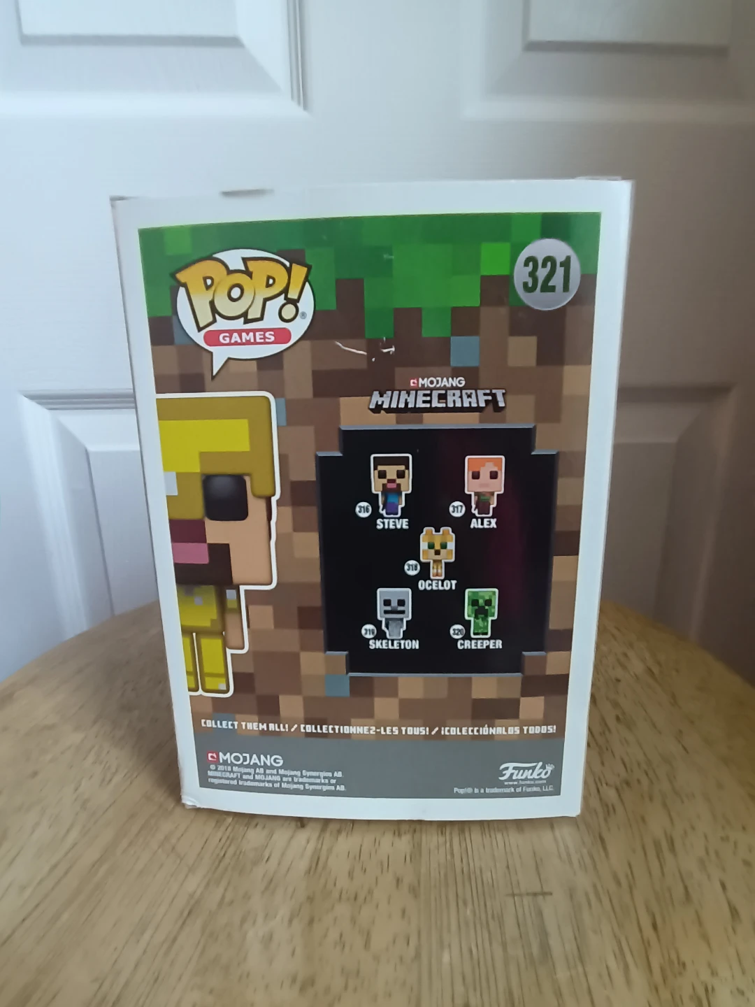 Funko Pop! Minecraft Steve in Gold Armor Vinyl Figure #321 - photo 3