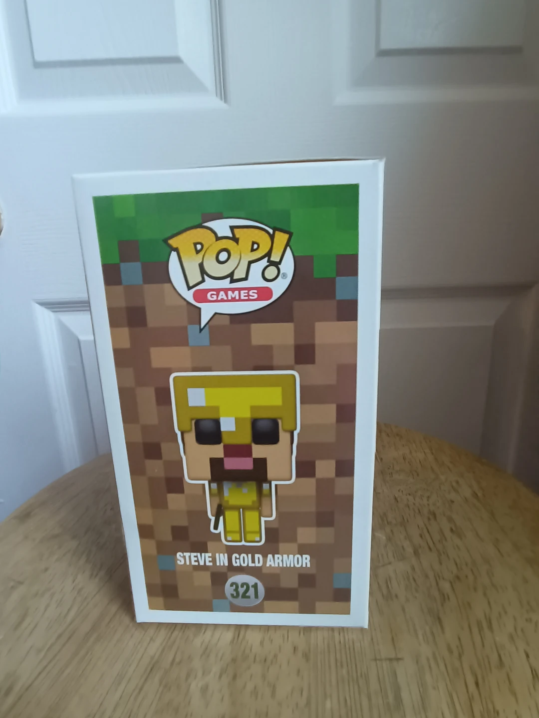 Funko Pop! Minecraft Steve in Gold Armor Vinyl Figure #321 - photo 4