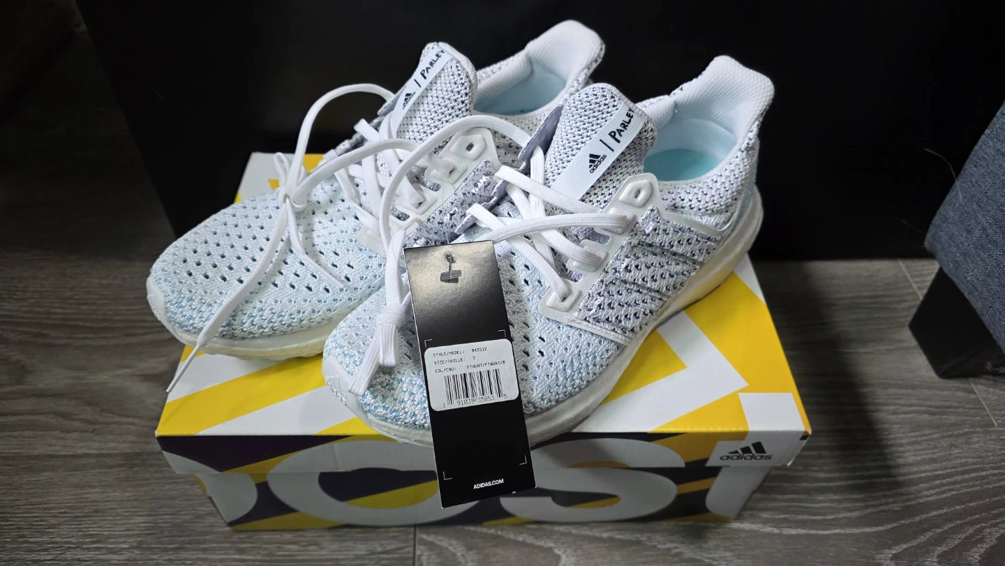 BNWT Adidas Ultraboost Running Shoes - photo 3