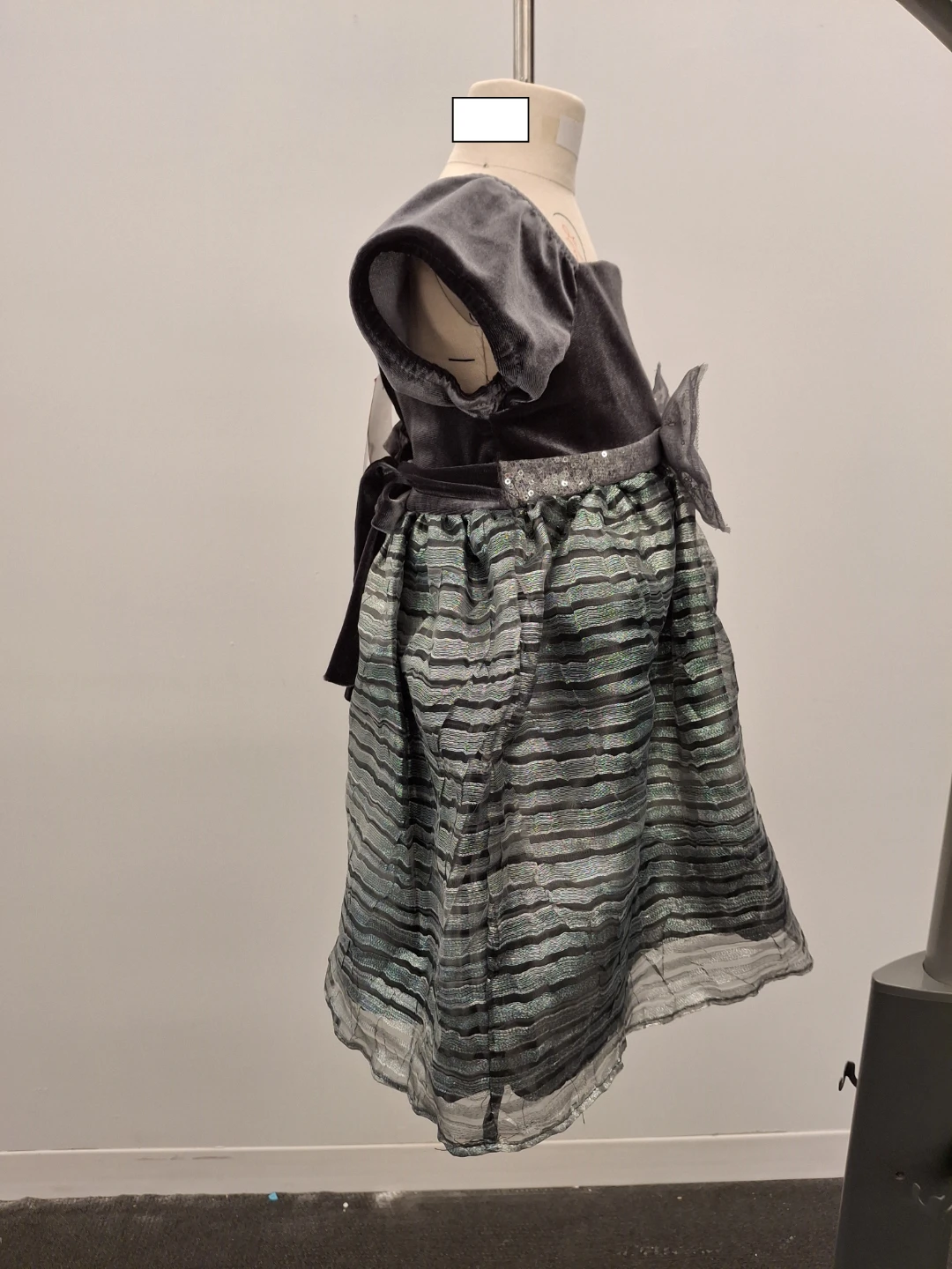 NEW Girl's dress in silver grey - size 24 months / 2T - photo 5
