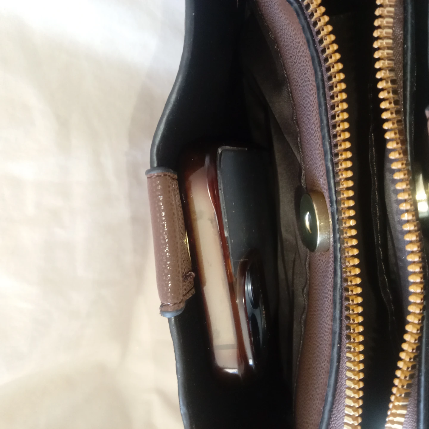 Brown textured crossbody bag with gold chain - photo 3