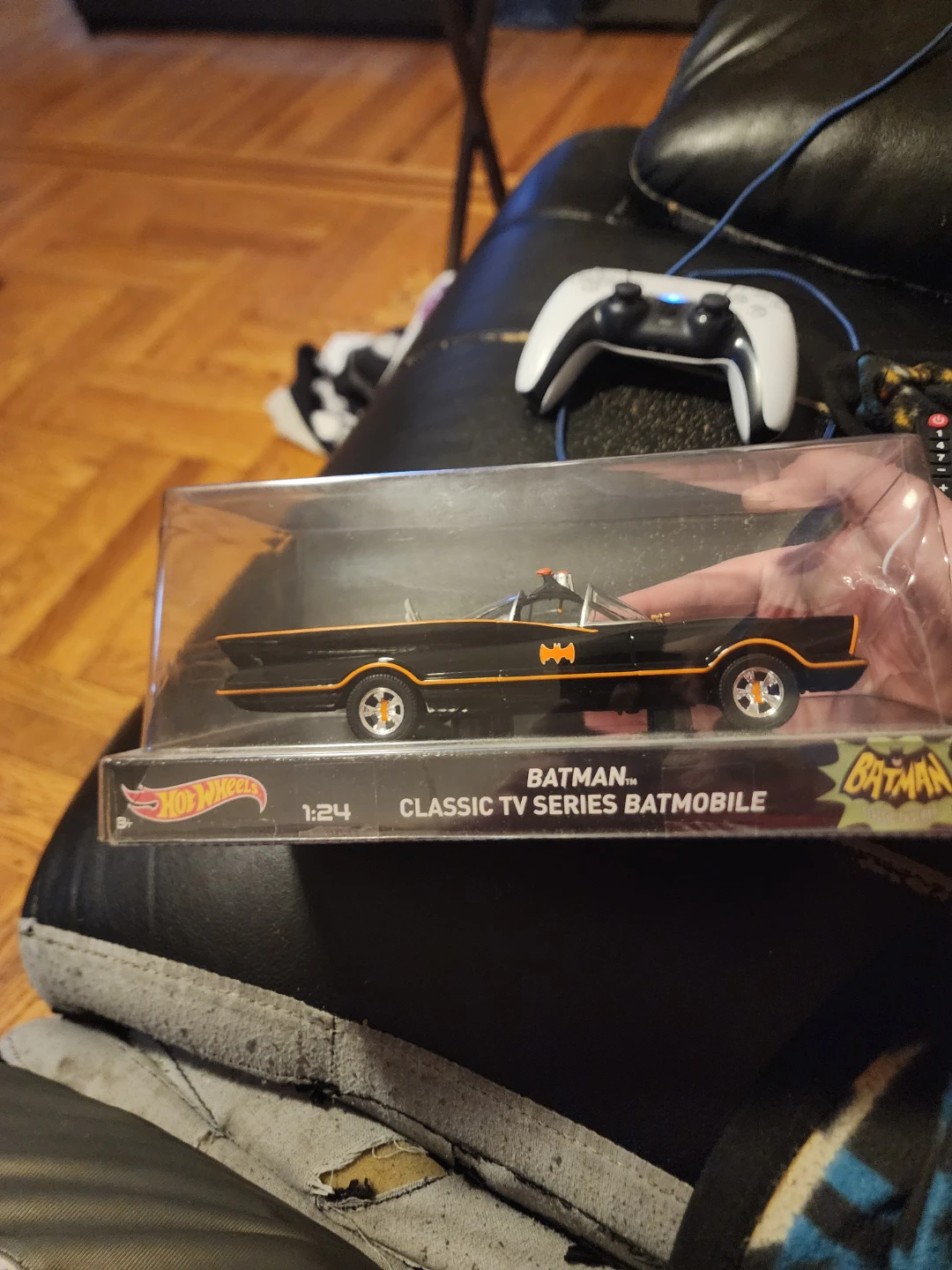 Hot Wheels 1:24 Batman Classic TV Series Batmobile Diecast Car - photo 3