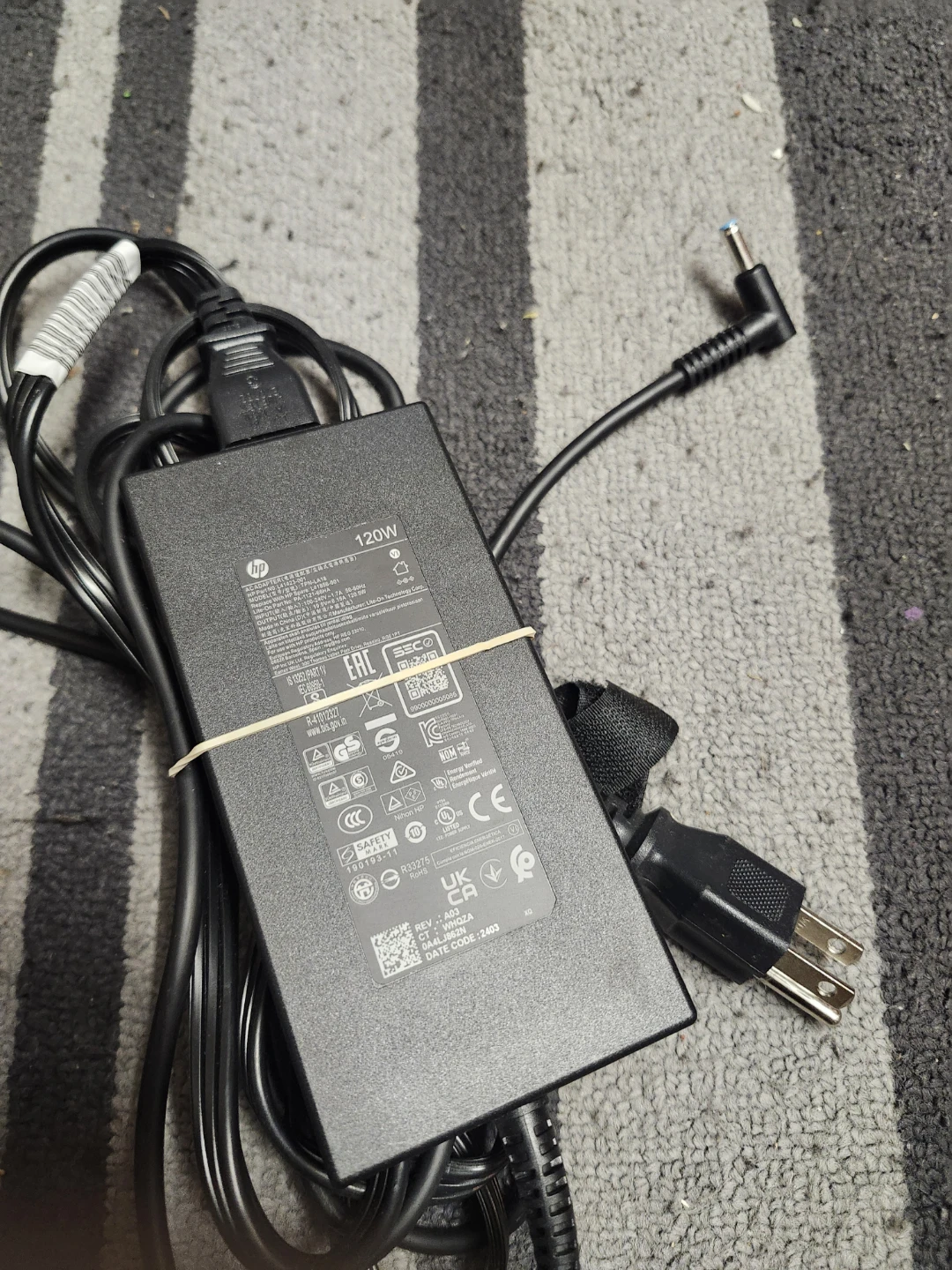 HP 120W Laptop AC Adapter L41856-001 / L41423-001 - photo 5