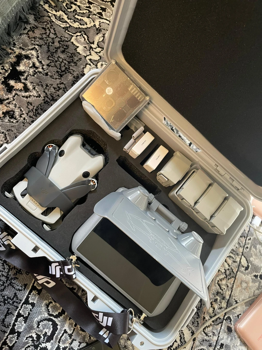 DJI Mini 4 Pro drone with 5 battery - photo 5