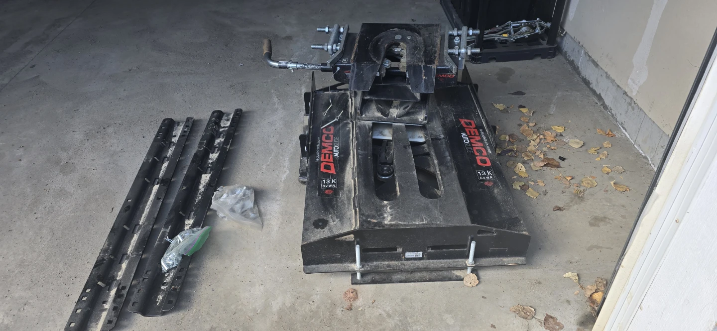 Demco Auto-Slide 5th Wheel Trailer Hitch 13K GVWR - photo 2