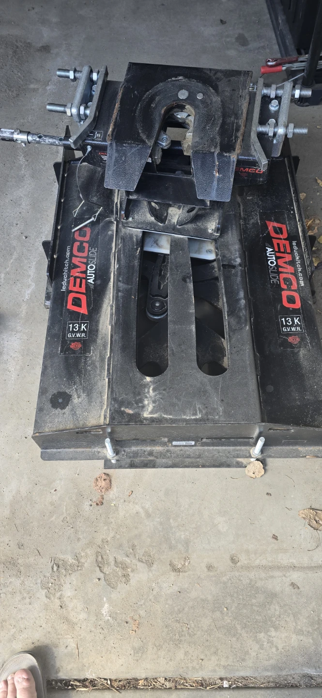 Demco Auto-Slide 5th Wheel Trailer Hitch 13K GVWR - photo 3