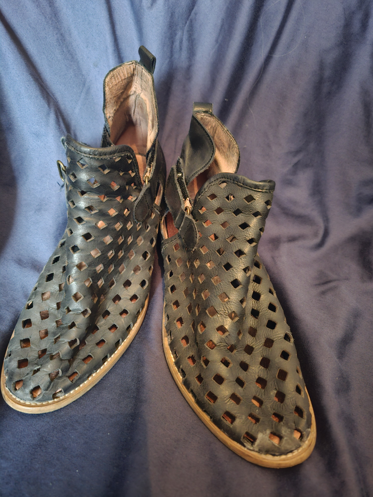 Cloud Caila Perforated Leather Ankle Boots