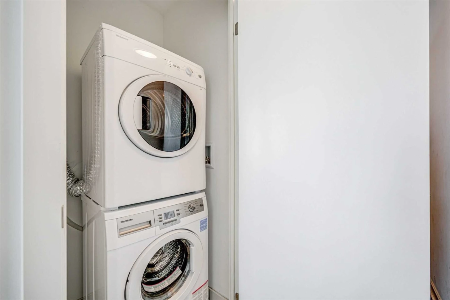 2 bedroom 2 bathroom Apartment for rent - photo 4