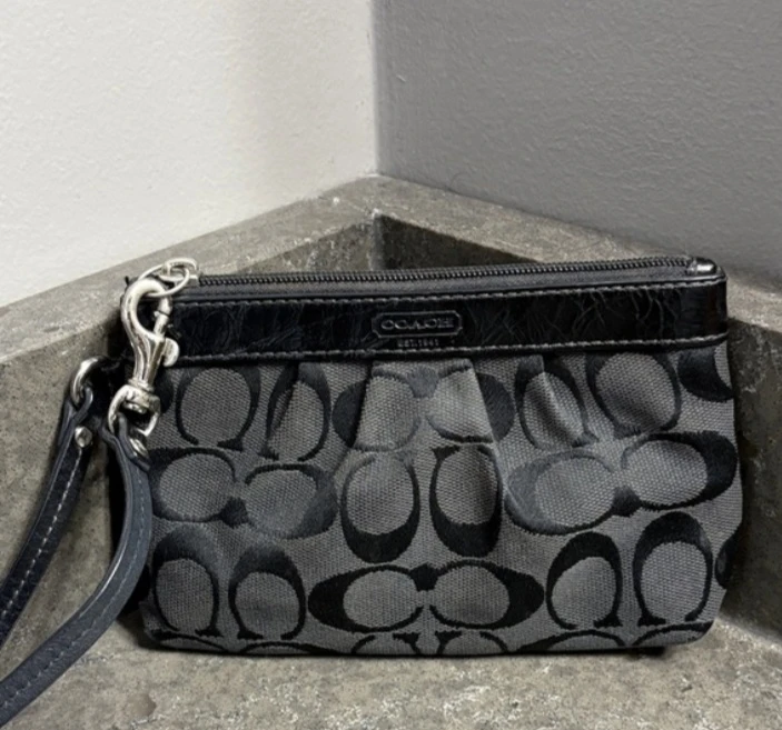Coach Signature C Wristlet Black - photo 3