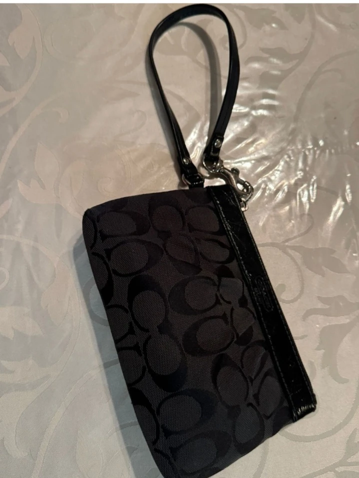 Coach Signature C Wristlet Black - photo 4