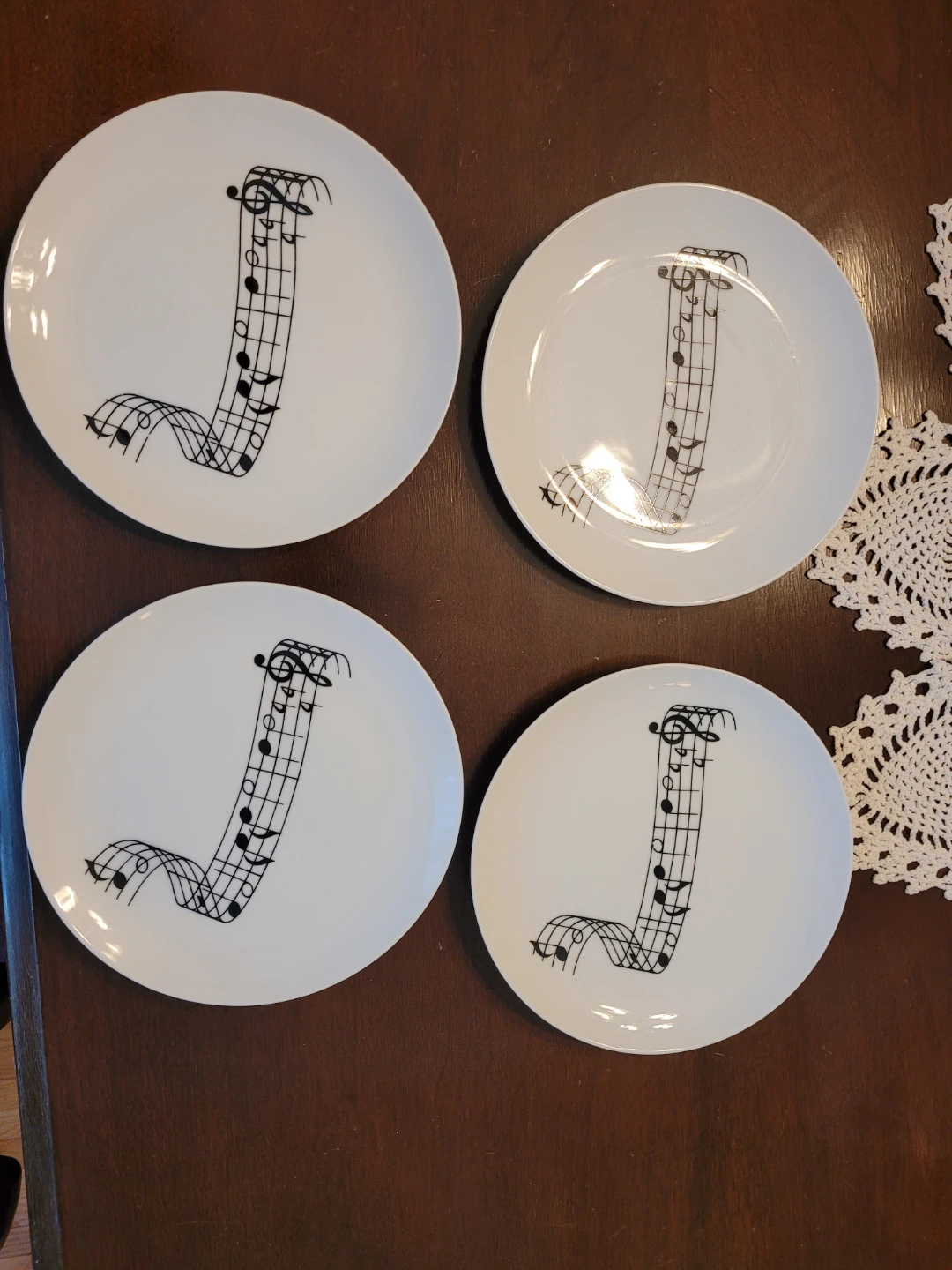 Set of 4 white plates with musical notes design - photo 2