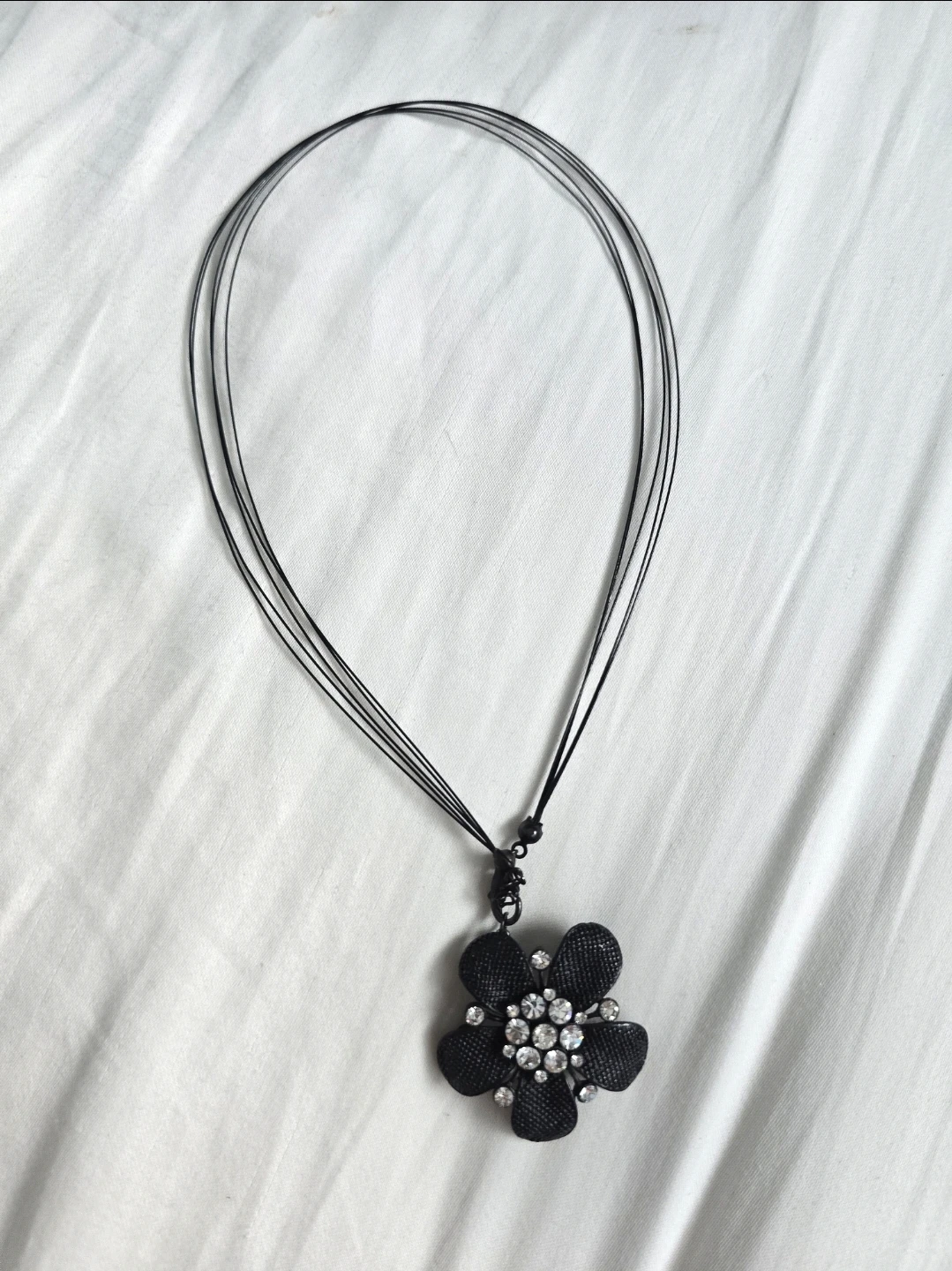 Like New Cute Necklace Dark Tone With Stones Look $10