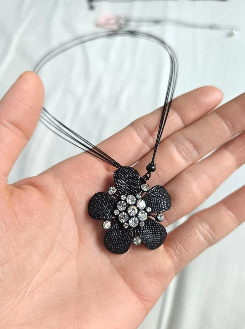 Like New Cute Necklace Dark Tone With Stones Look $10 - photo 2