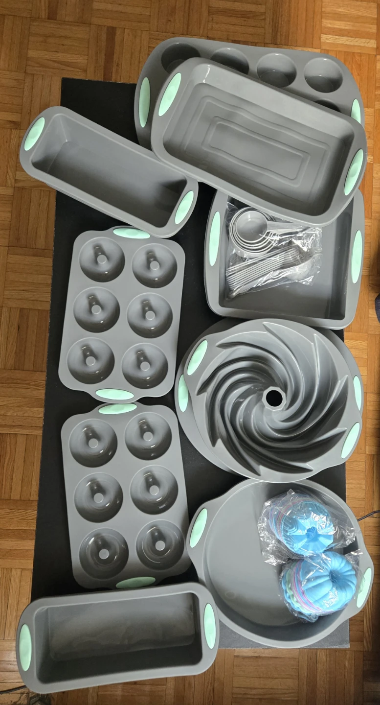 Brand new 51 Piece Silicone Bakeware set