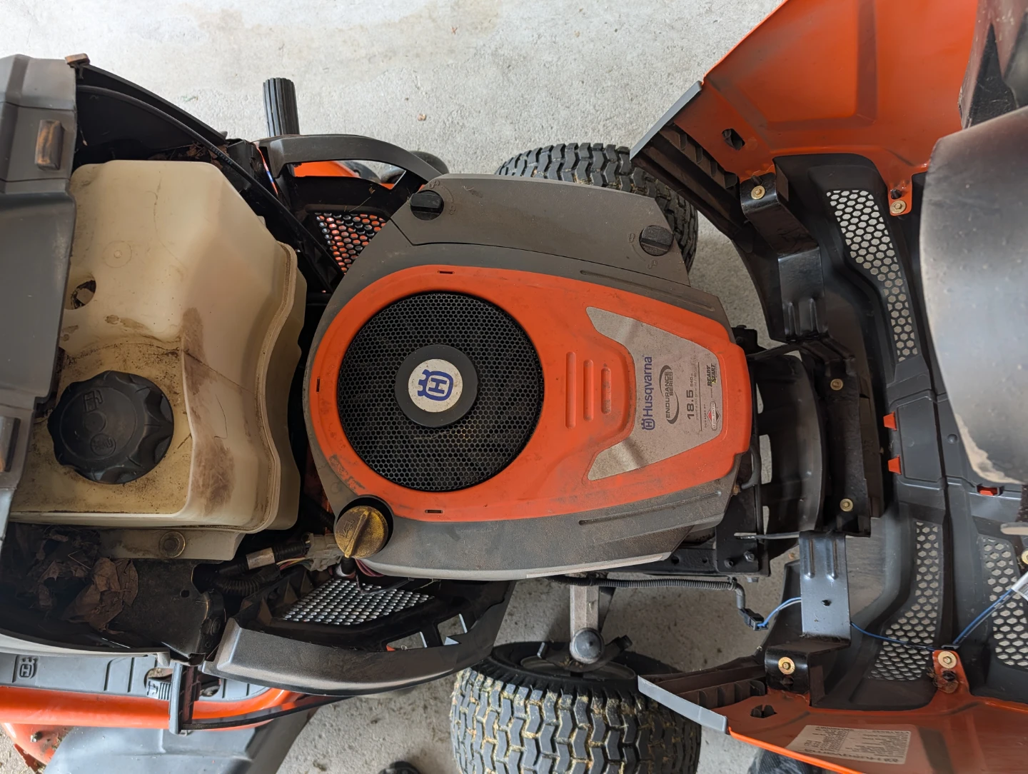 Husqvarna Riding Lawnmower YTA 18542 - photo 2