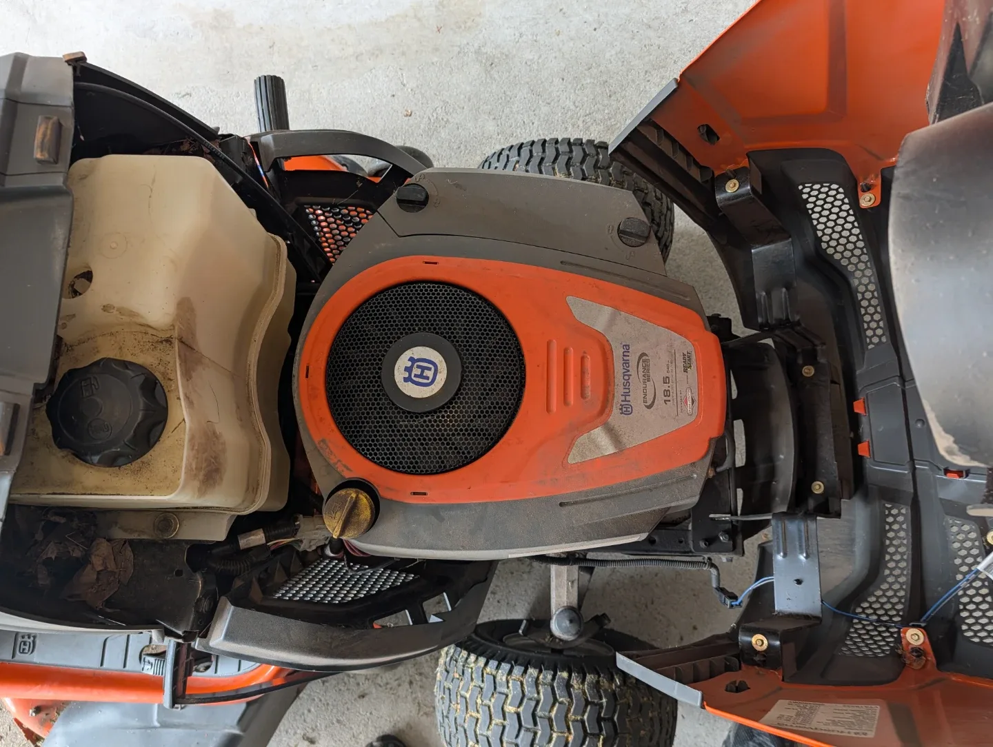 Husqvarna Riding Lawnmower YTA 18542 - photo 2