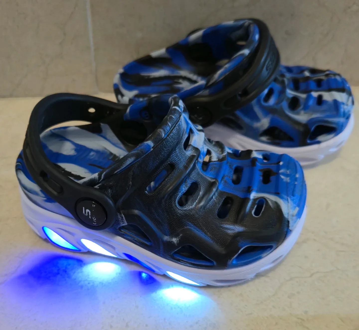 Skechers Light-Up Clogs Blue Camo Size 5 Toddler